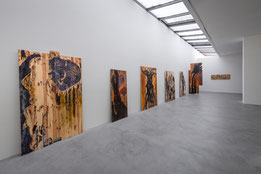 Die Ausstellung „ROTE WATTE, Gustav Kluge – Druckstöcke und Holzdrucke“ im Museum Lothar Fischer. Foto: Andreas Pauly.