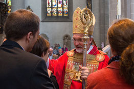 Bischof Gregor Maria Hanke bei der Firmung. (Archivbild aus dem Jahr 2014). pde-Foto: Anika Taiber-Groh 