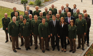 Die neuen Kommissare zusammen mit Führungskräften des PP Oberpfalz und ihren Dienststellenleitern