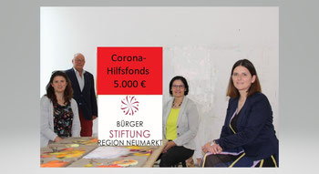 Alexandra Hiereth, Helmut Rauscher, Vera Finn und Sophie Stepper präsentieren den Corona-Hilfsfonds der Bürgerstiftung. Foto: J. Neve