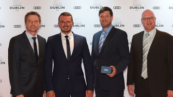 V.l.: Audi After Sales Regionalleiter Olaf Kiepke mit Igor Krauberger, Andreas Zeitler und Stefan Gruber von Fischer Automobile in Dublin. Foto: Audi AG