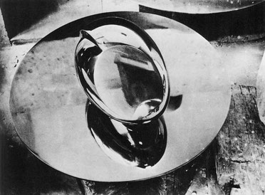 Constantin Brancusi, Der Neugeborene, 1927. Rostfreier Stahl Musée National d’Art Moderne, Centre Georges Pompidou, Paris Foto: Constantin Brancusi