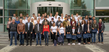 Die 40 neuen Auszubildenden der Verbundausbildung (Fotograf: Sebastian Preischl  © Europoles GmbH & Co. KG)