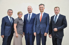 Der neue Vorstand des Lions Clubs Neumarkt (von rechts): Vizepräsident Joachim Geiger, Präsident Stefan Rödl, Clubmaster Lukas Wolte, Sekretär Eva Gaupp, Schatzmeister Henry Pillipp. Nicht auf dem Bild ist Past-Präsident Herbert Baumgärtel. 