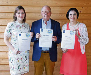 Der Vorstand der Bürgerstiftung Sophie Stepper, Helmut Rauscher und Vera Finn (v.l.) freut sich über die hohe Auszeichnung.
