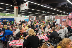 Der Neumarkter Biergarten bei der Messe im Jahr 2019, Foto: David Häuser/Stadt Neumarkt