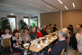 Einen geselligen Nachmittag verbrachten die Senioren von GENiAL e.V. im Bürgerhaus. (Foto: Vera Finn)