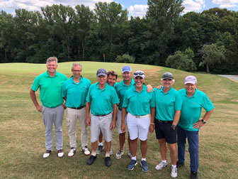Foto: GC Lauterhofen (Mit einem Schlag Vorsprung schafften die AK-50-Männer des GC Lauterhofen als Aufsteiger den Sprung in die zweite Bundesliga.) 