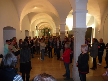 Die Teilnehmerinnen beim spirituellen Ausklang des Angebots „Lange Nacht in den Advent“ auf Schloss Hirschberg.