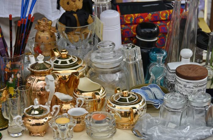 Stand auf dem Altstadt-Flohmarkt in Neumarkt